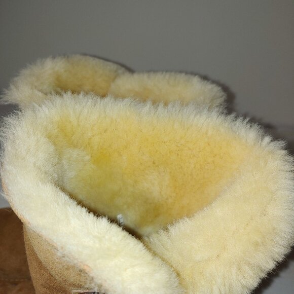 Cozy Steps Genuine Sheepskin 2 Side Buttons Booties Size 8 Brown/Cream - Picture 10 of 10